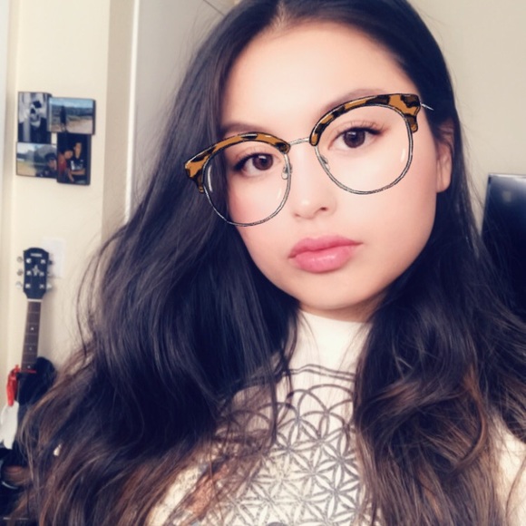 Meet your Posher, Karla - Picture 2 of 2